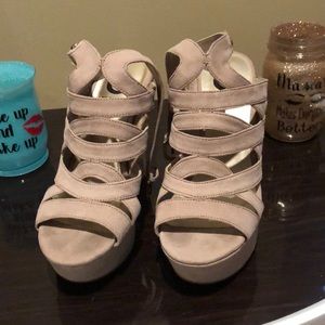 Guess sandals size 7